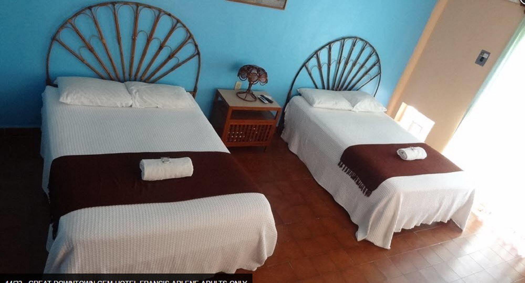 Hotel Francis Arlene Adults Only إيسلا موخيريس المظهر الخارجي الصورة